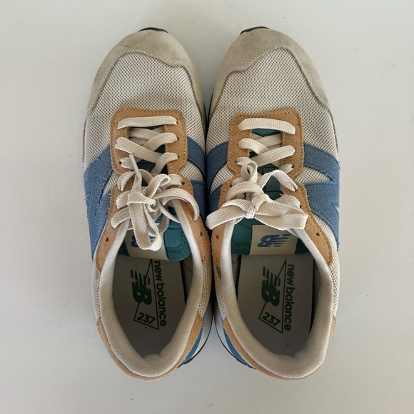New Balance Women's 237 Sneaker with Peach/Blue/Cream colors, size 9 - Picture 2 of 11